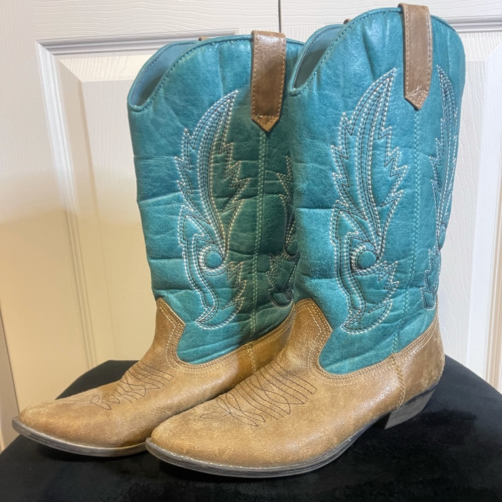 Coconuts by Matisse Cowgirl/boy boots 8.5
